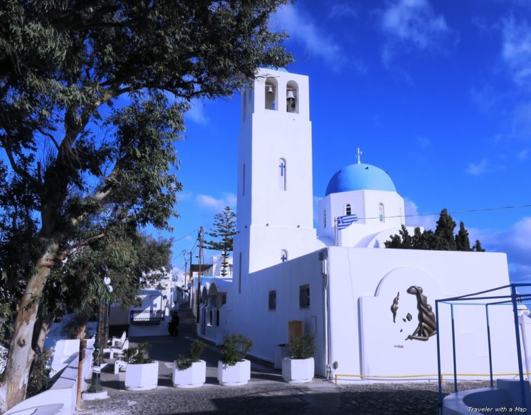 hiking from Fira to Oia Santorini