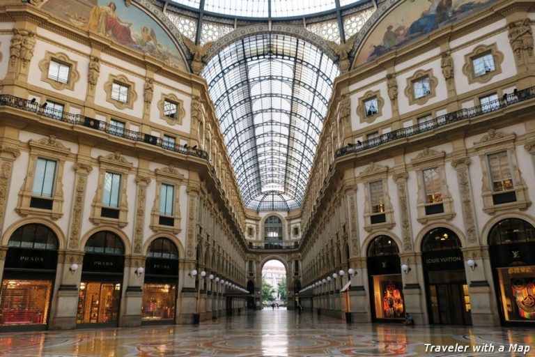 arcades in Milan