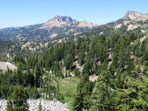 Read more about the article 8 beautiful hikes in Lassen Volcanic National Park