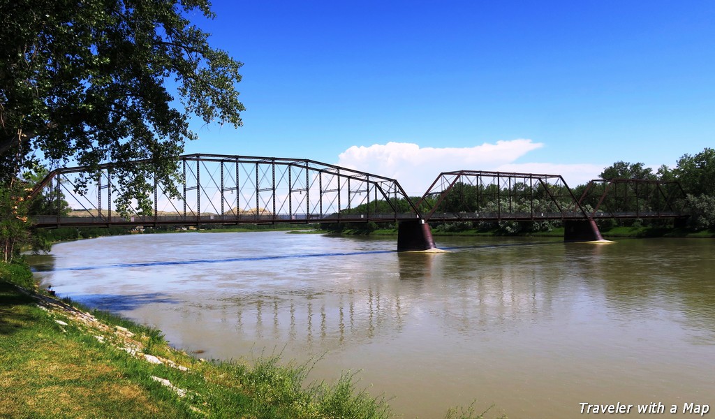 Read more about the article 4 Interesting Stops when Visiting Upper Missouri Breaks by car