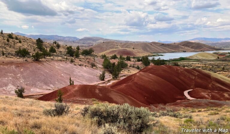 Painted Hills Overlook Trail